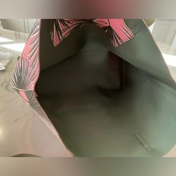 A New Day Palms Faux Tote Beach Bag - Picture 4 of 10